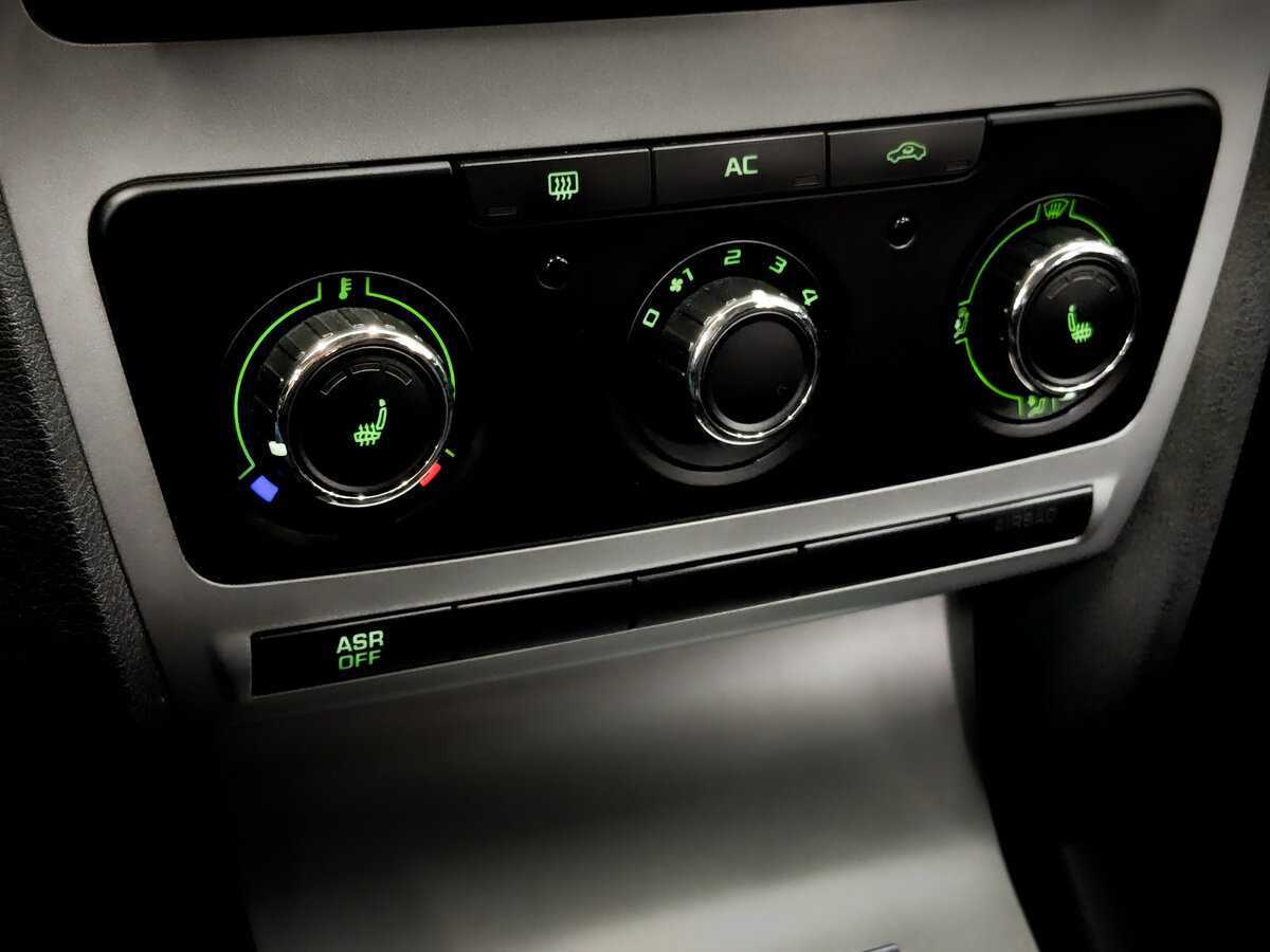 Б/У Шкода Октавия 2013 года. Фото: #23