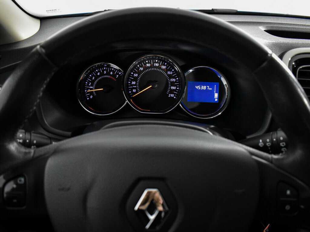 Б/У Рено Сандеро 2017 года. Фото: #14