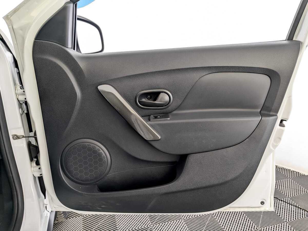 Б/У Рено Сандеро 2018 года. Фото: #23