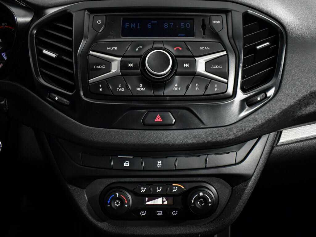 Б/У Лада (ВАЗ) Веста 2017 года. Фото: #16