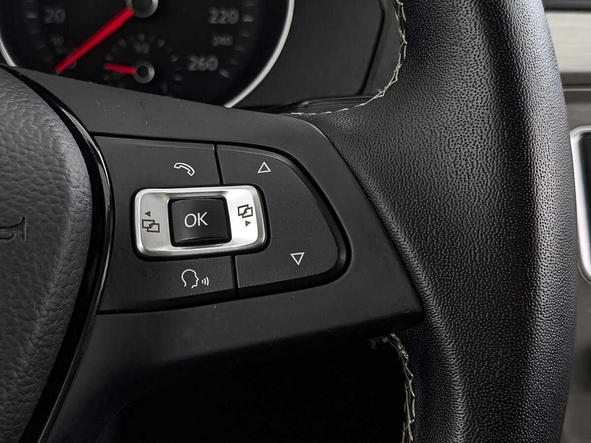 Б/У Фольксваген Пассат 2017 года. Фото: #27