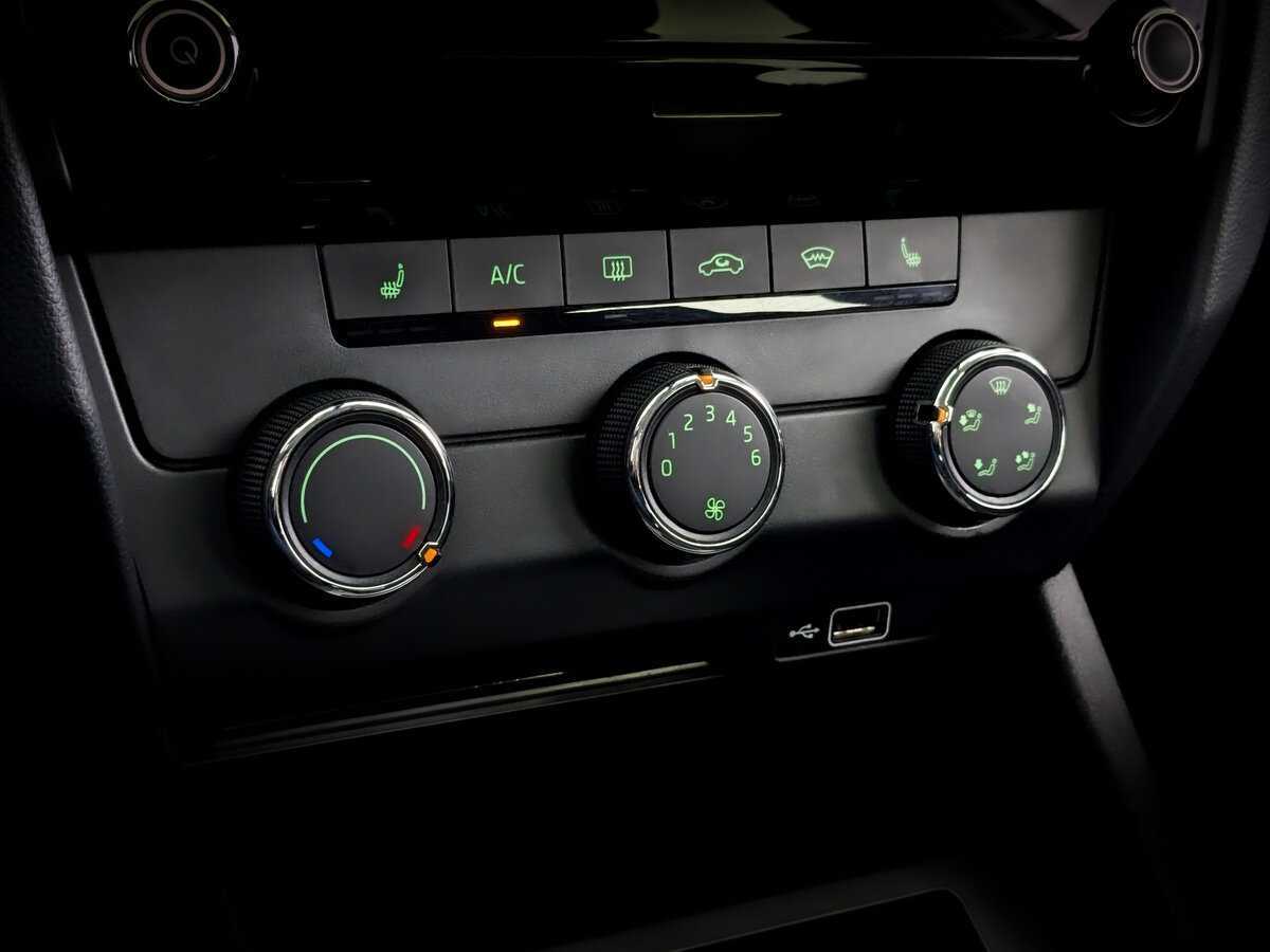 Б/У Шкода Октавия 2019 года. Фото: #24