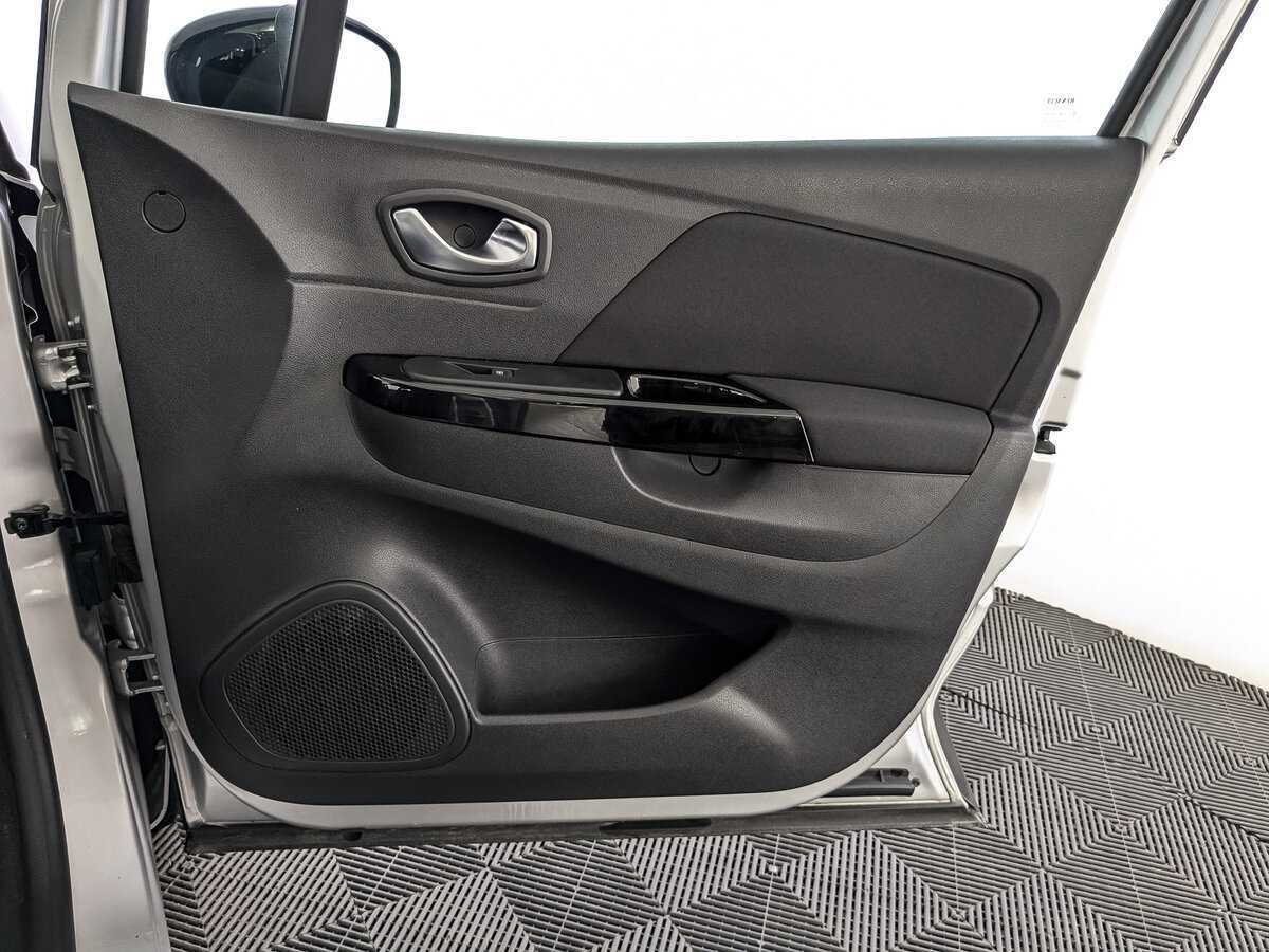 Б/У Рено Каптюр 2021 года. Фото: #23