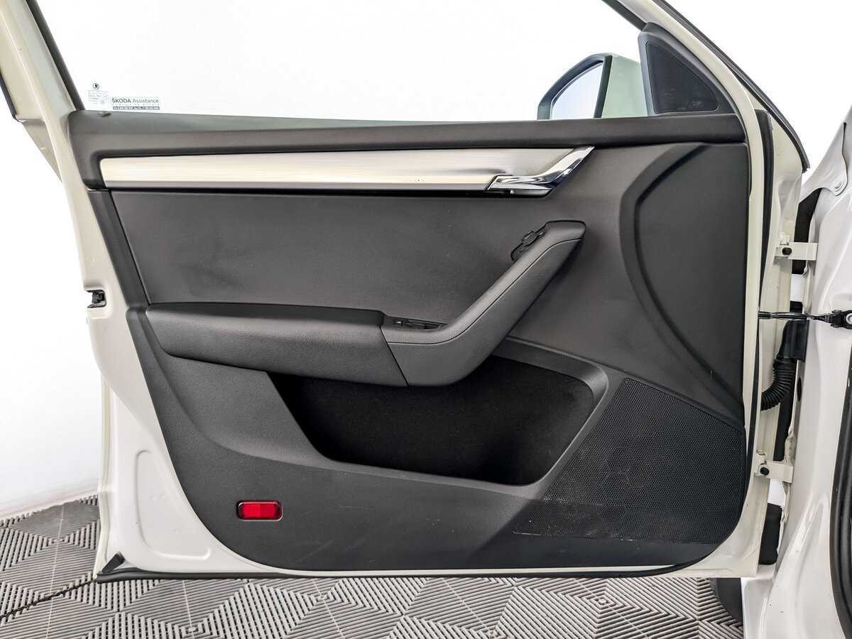 Б/У Шкода Октавия 2019 года. Фото: #16