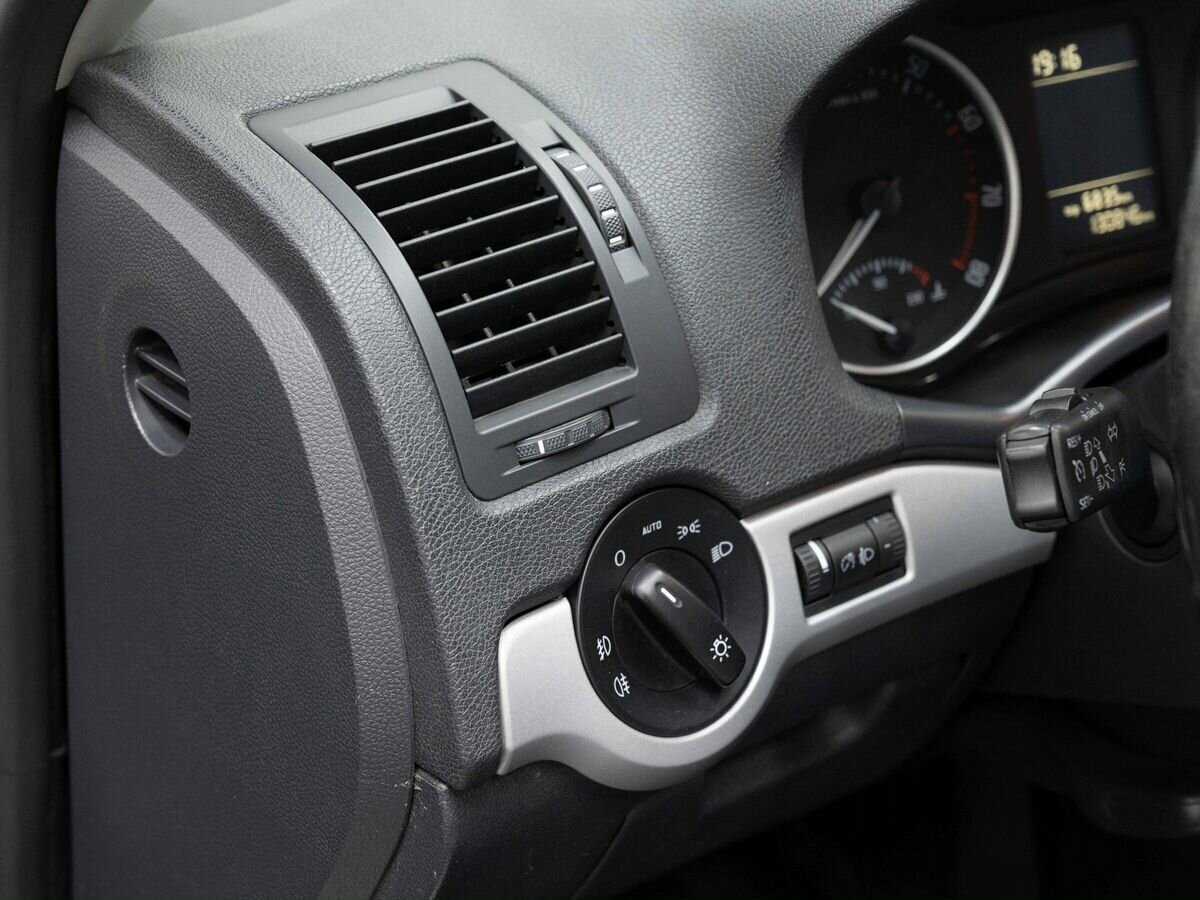 Б/У Шкода Октавия 2012 года. Фото: #15