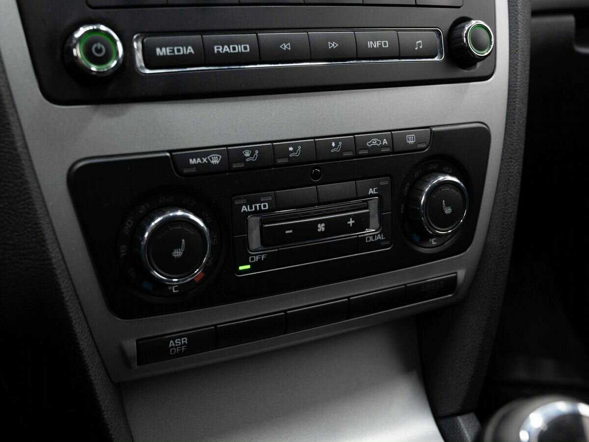 Б/У Шкода Октавия 2012 года. Фото: #19