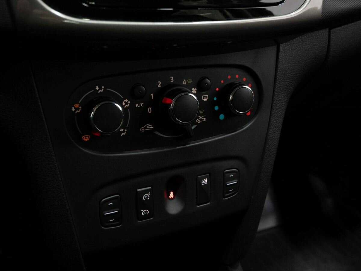 Б/У Рено Логан 2018 года. Фото: #21