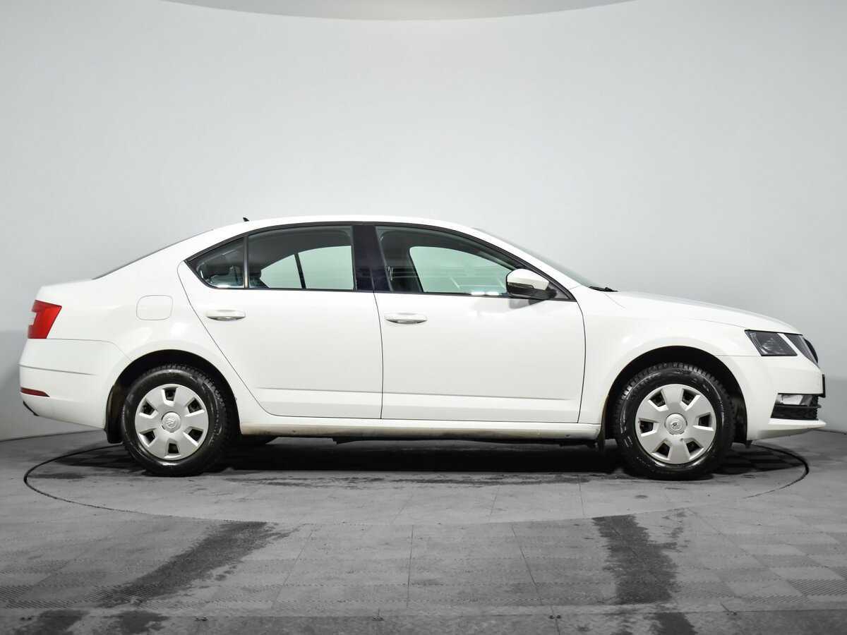 Б/У Шкода Октавия 2019 года. Фото: #3