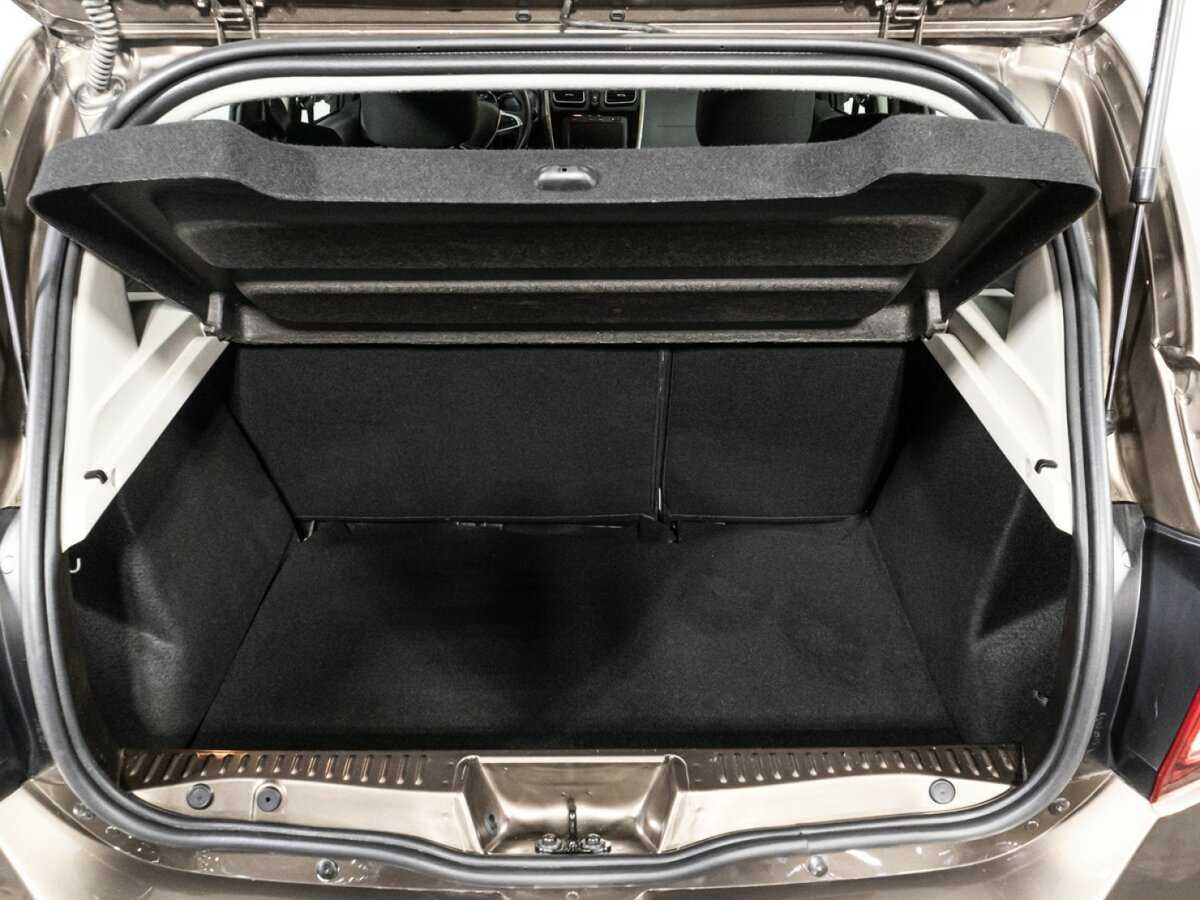 Б/У Рено Сандеро 2019 года. Фото: #14