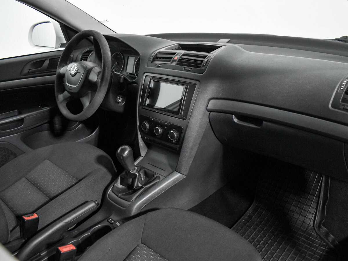 Б/У Шкода Октавия 2012 года. Фото: #11