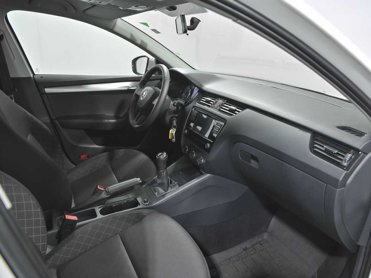 Б/У Шкода Октавия 2018 года. Фото: #11