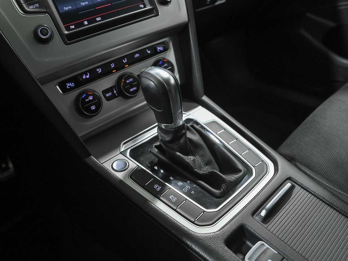 Б/У Фольксваген Пассат 2015 года. Фото: #10