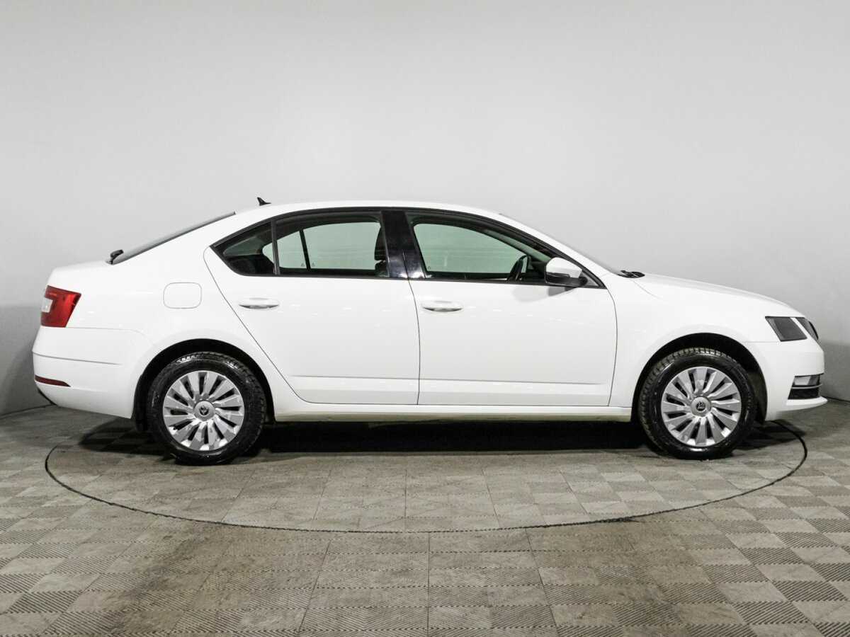 Б/У Шкода Октавия 2019 года. Фото: #3