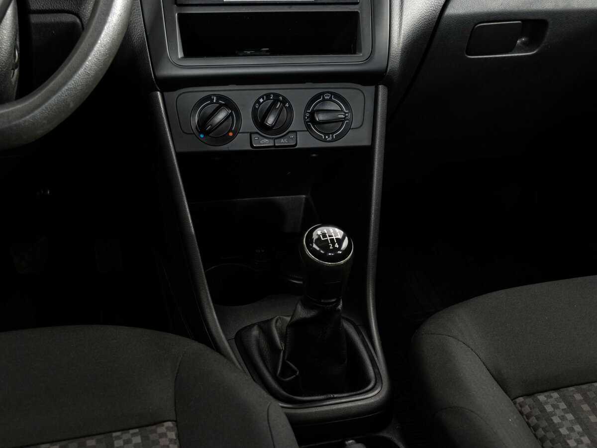 Б/У Фольксваген Поло 2017 года. Фото: #9