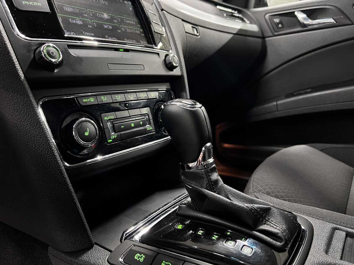 Б/У Шкода Суперб 2013 года. Фото: #18