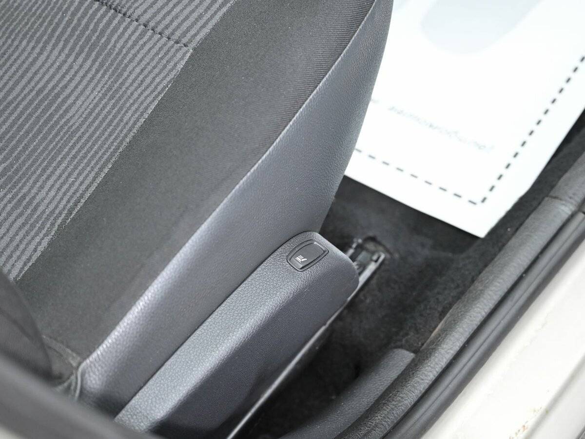 Б/У Рено Логан 2013 года. Фото: #11