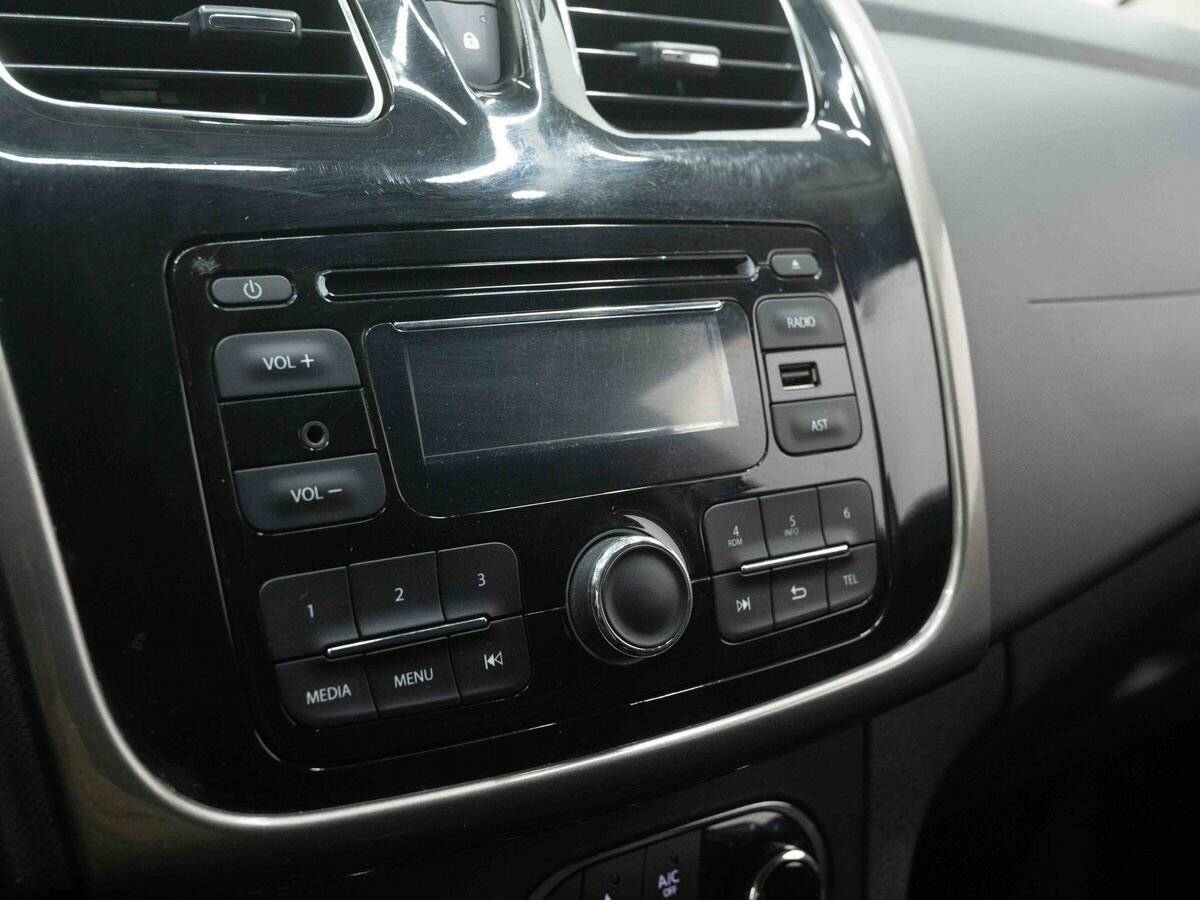 Б/У Рено Сандеро 2016 года. Фото: #19