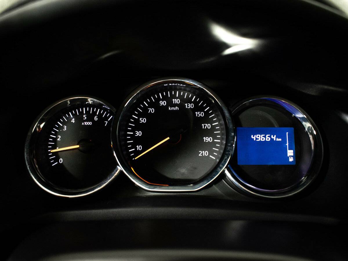 Б/У Рено Логан 2017 года. Фото: #11