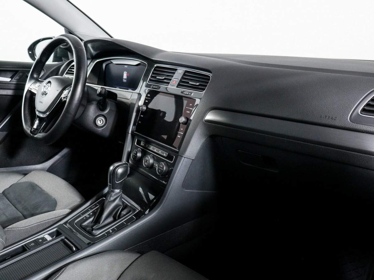 Б/У Фольксваген Гольф 2018 года. Фото: #8