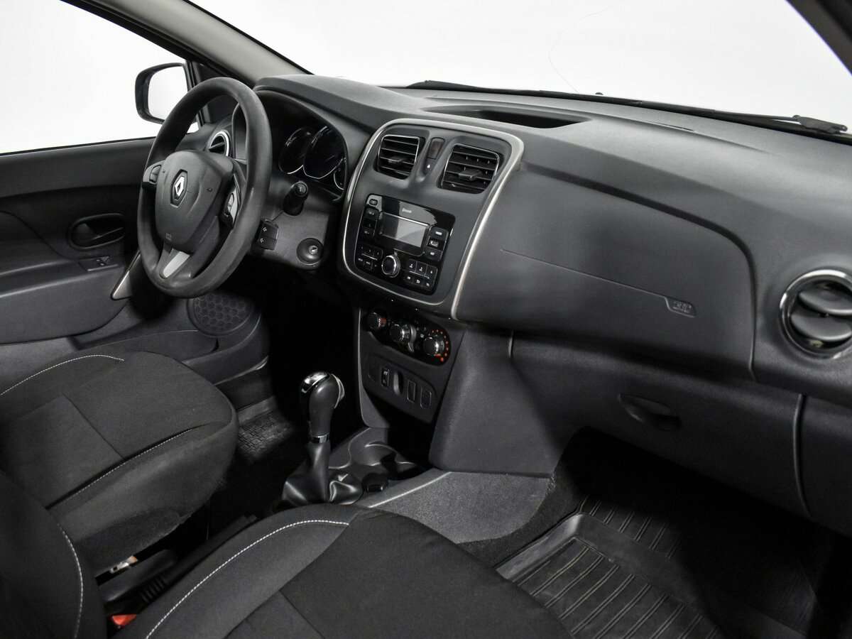 Б/У Рено Сандеро 2017 года. Фото: #12