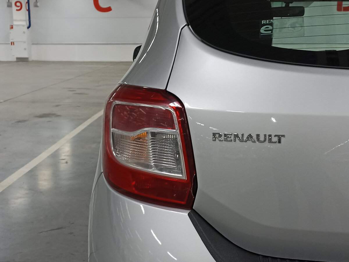 Б/У Рено Сандеро 2017 года. Фото: #8