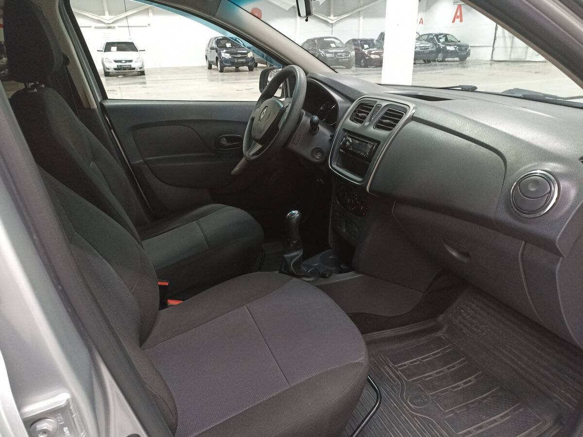 Б/У Рено Логан 2017 года. Фото: #10