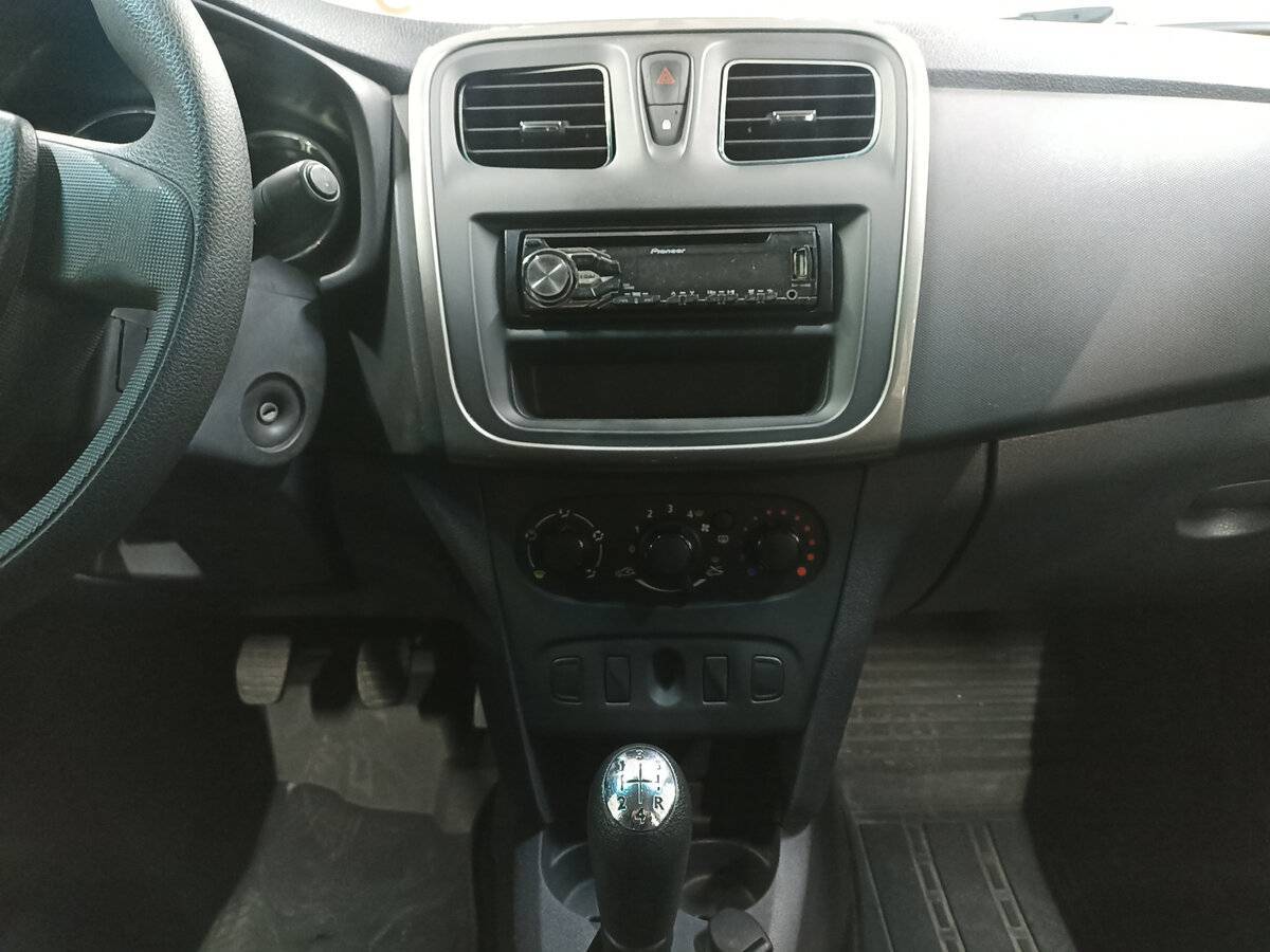 Б/У Рено Логан 2017 года. Фото: #14