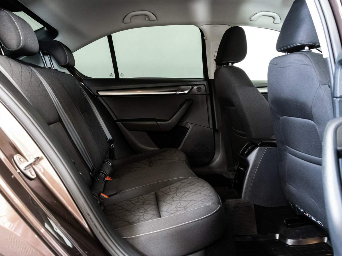 Б/У Шкода Октавия 2018 года. Фото: #16