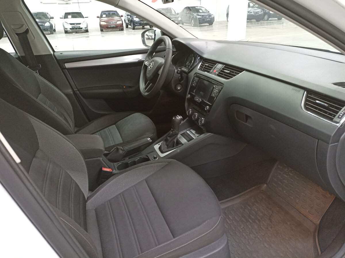 Б/У Шкода Октавия 2018 года. Фото: #10