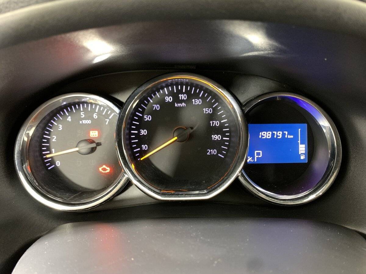 Б/У Рено Логан 2017 года. Фото: #13