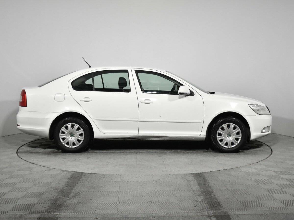 Б/У Шкода Октавия 2013 года. Фото: #3