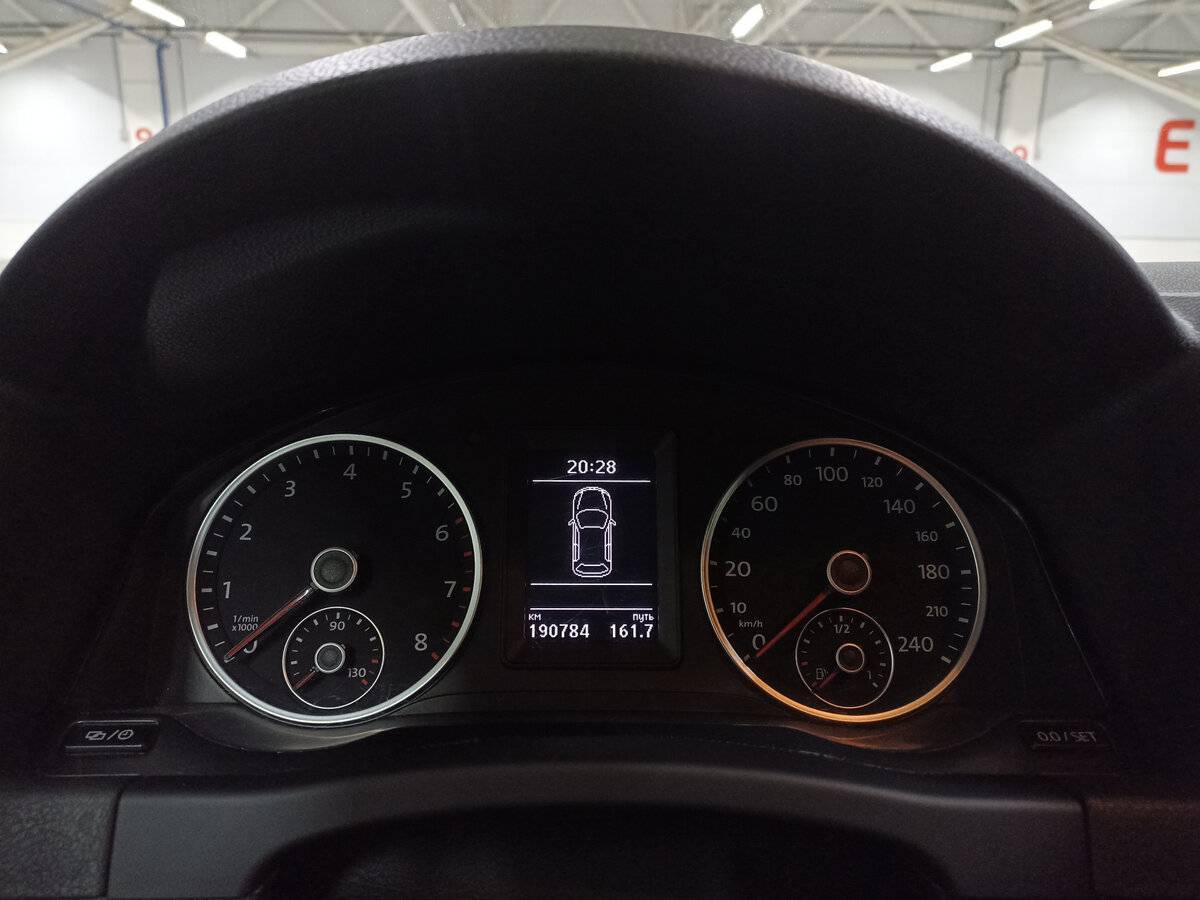 Б/У Фольксваген Тигуан 2016 года. Фото: #12