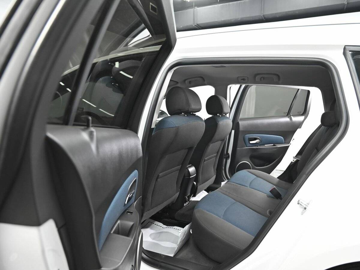 Б/У Шевроле Круз 2013 года. Фото: #12