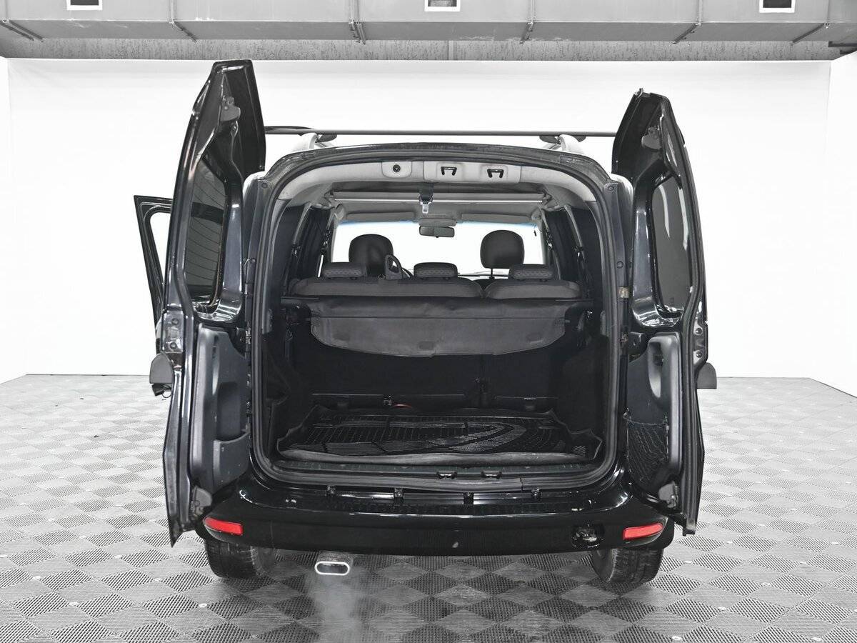 Б/У Лада (ВАЗ) Ларгус 2015 года. Фото: #4