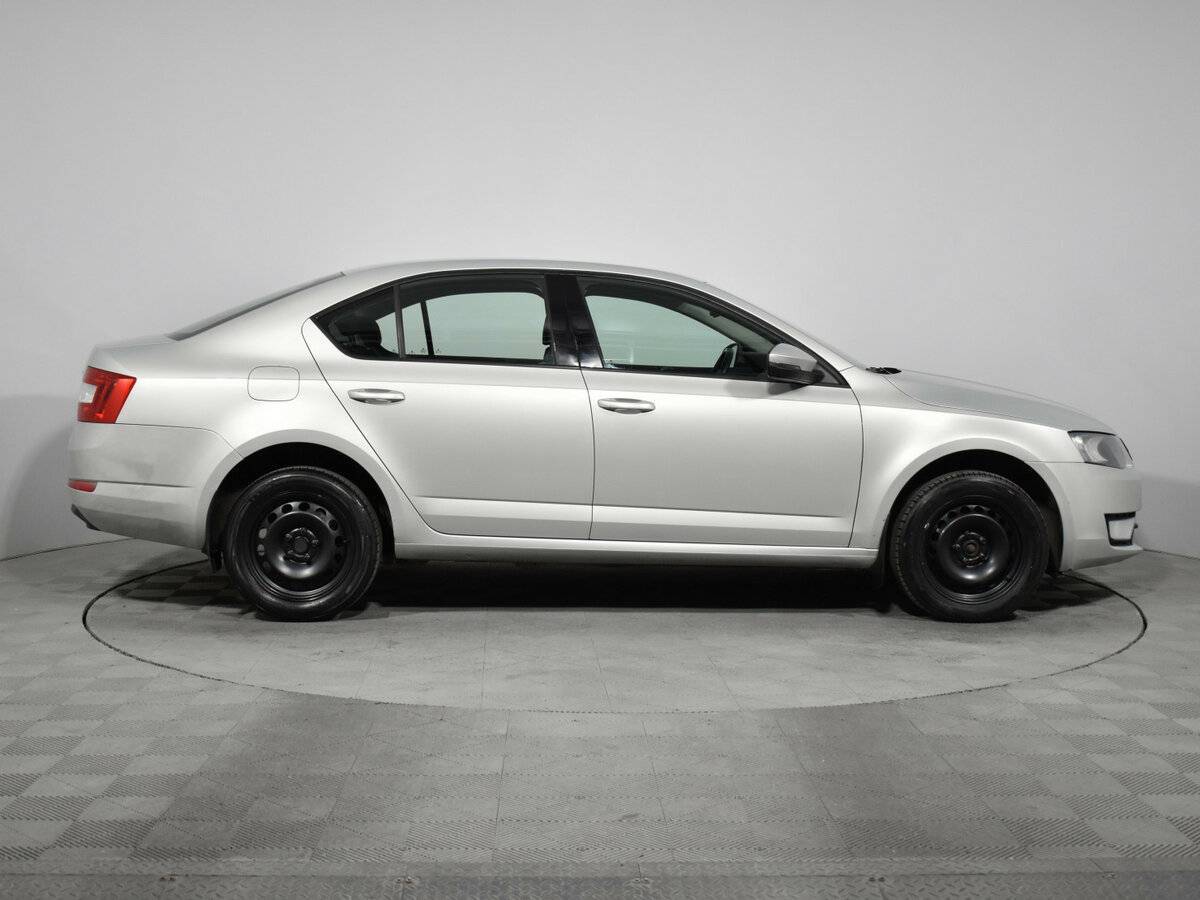 Б/У Шкода Октавия 2015 года. Фото: #3