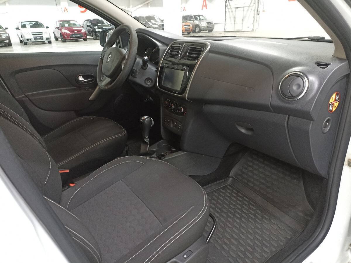 Б/У Рено Логан 2017 года. Фото: #10