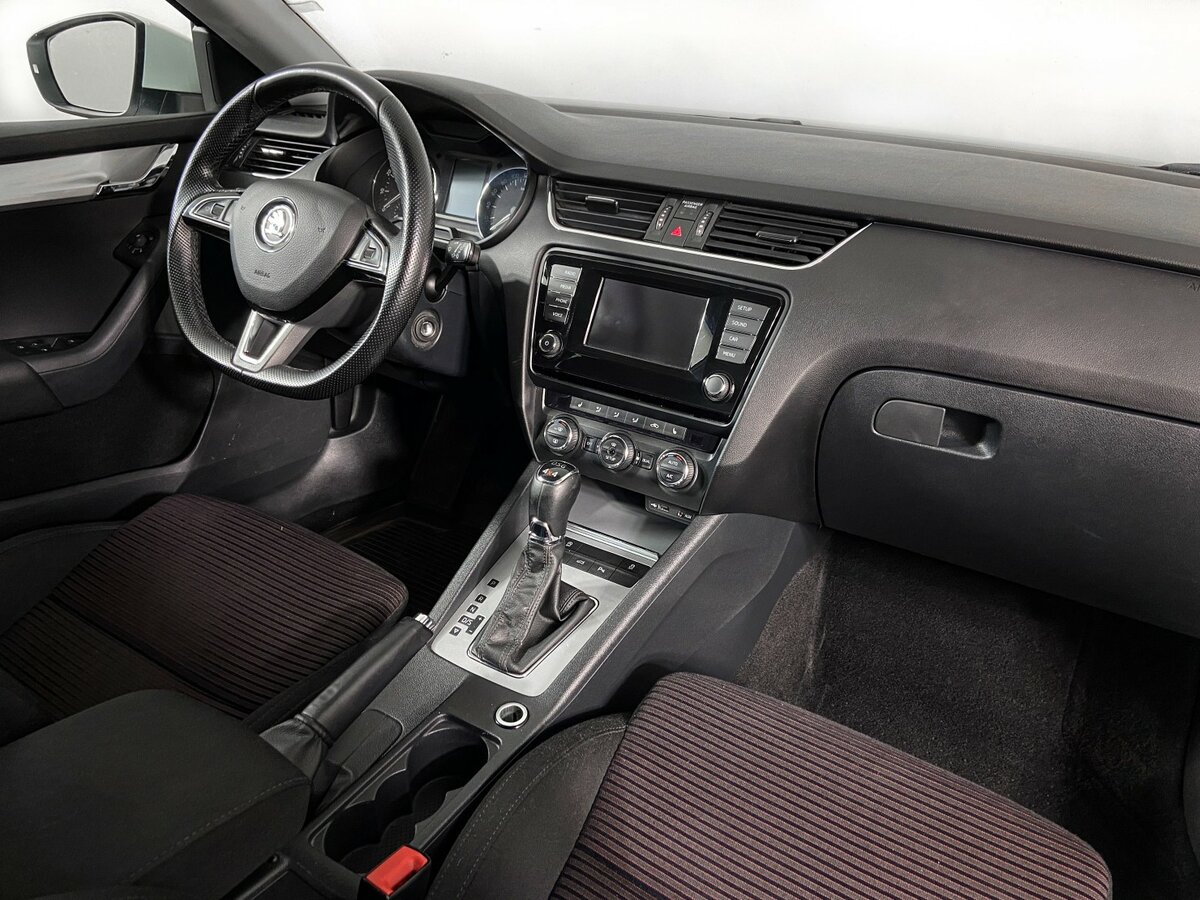 Б/У Шкода Октавия 2015 года. Фото: #8