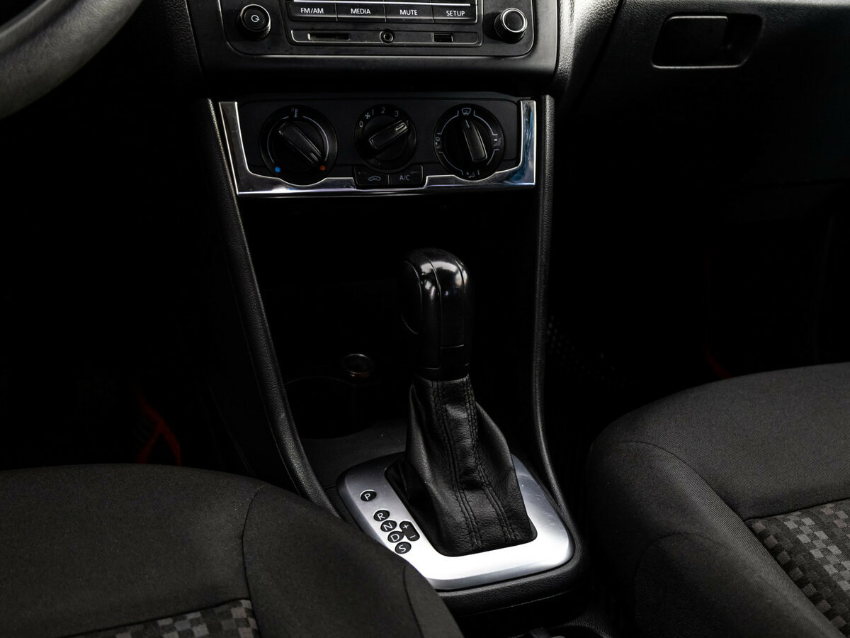 Б/У Фольксваген Поло 2016 года. Фото: #9