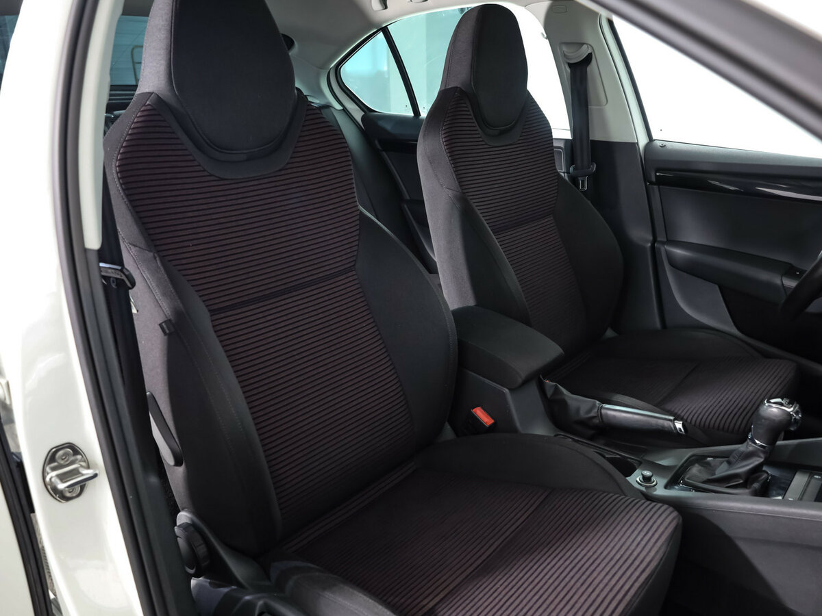 Б/У Шкода Октавия 2015 года. Фото: #17