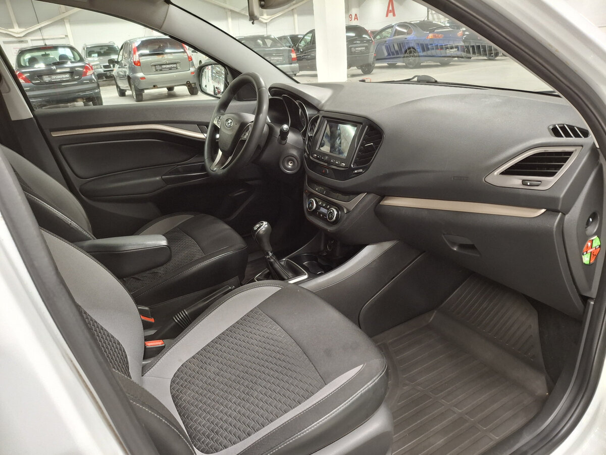 Б/У Лада (ВАЗ) Веста 2017 года. Фото: #10