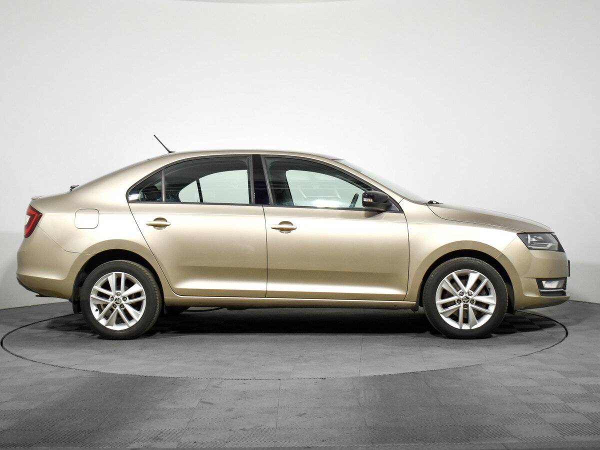 Б/У Шкода Рапид 2019 года. Фото: #3