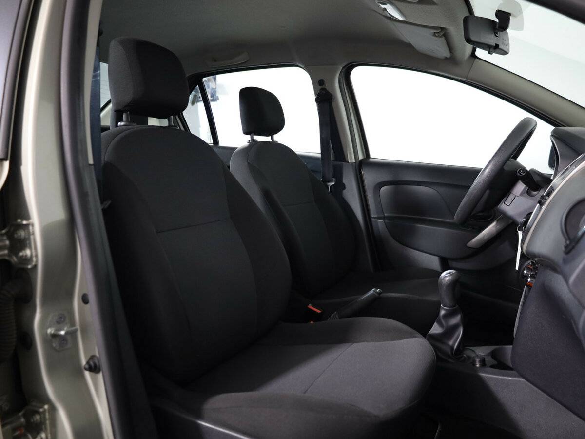 Б/У Рено Логан 2015 года. Фото: #11