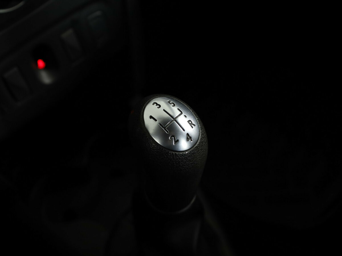 Б/У Рено Логан 2015 года. Фото: #18